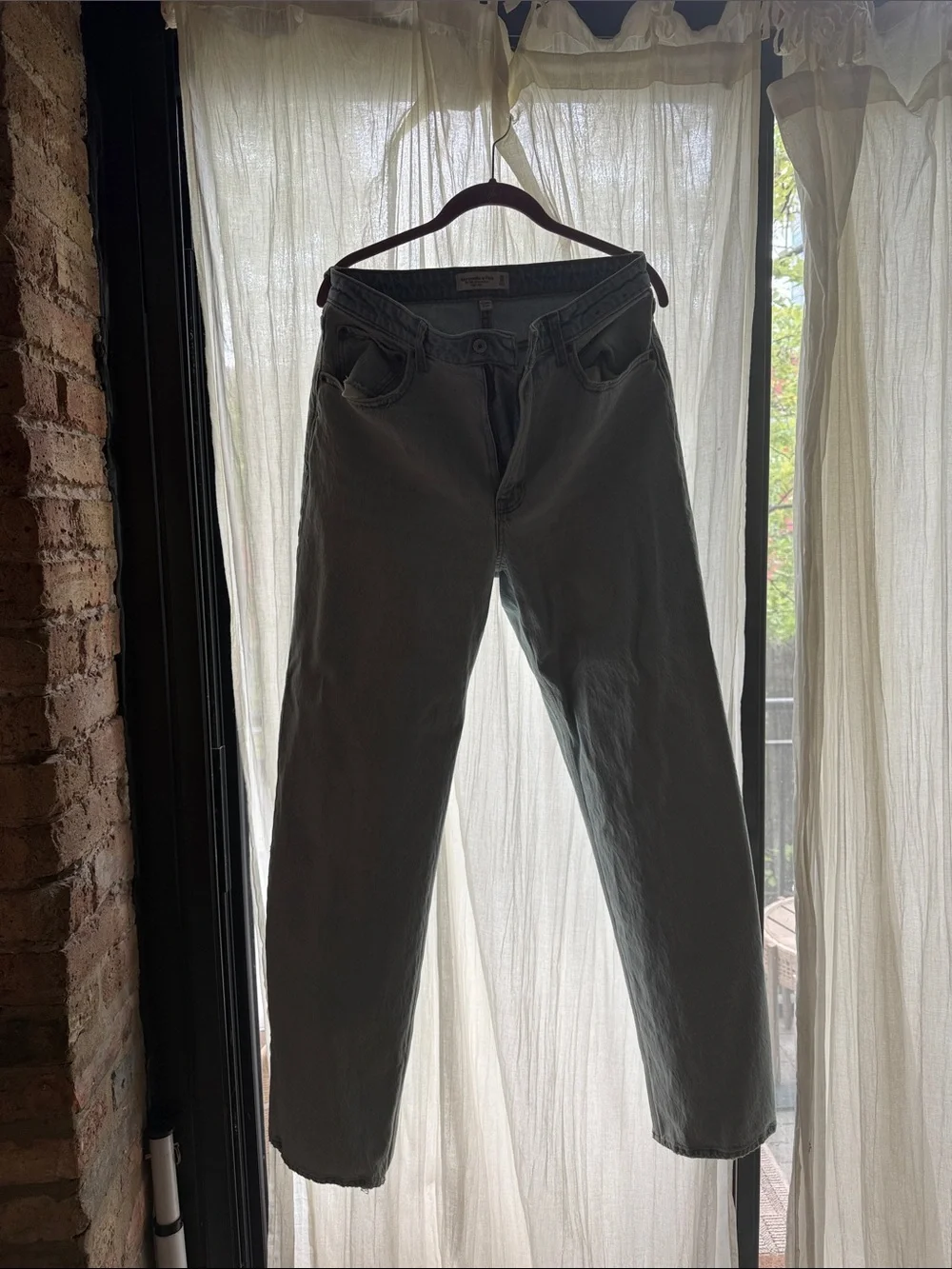 Abercrombie & Fitch Women’s Straight Jeans in Light Wash